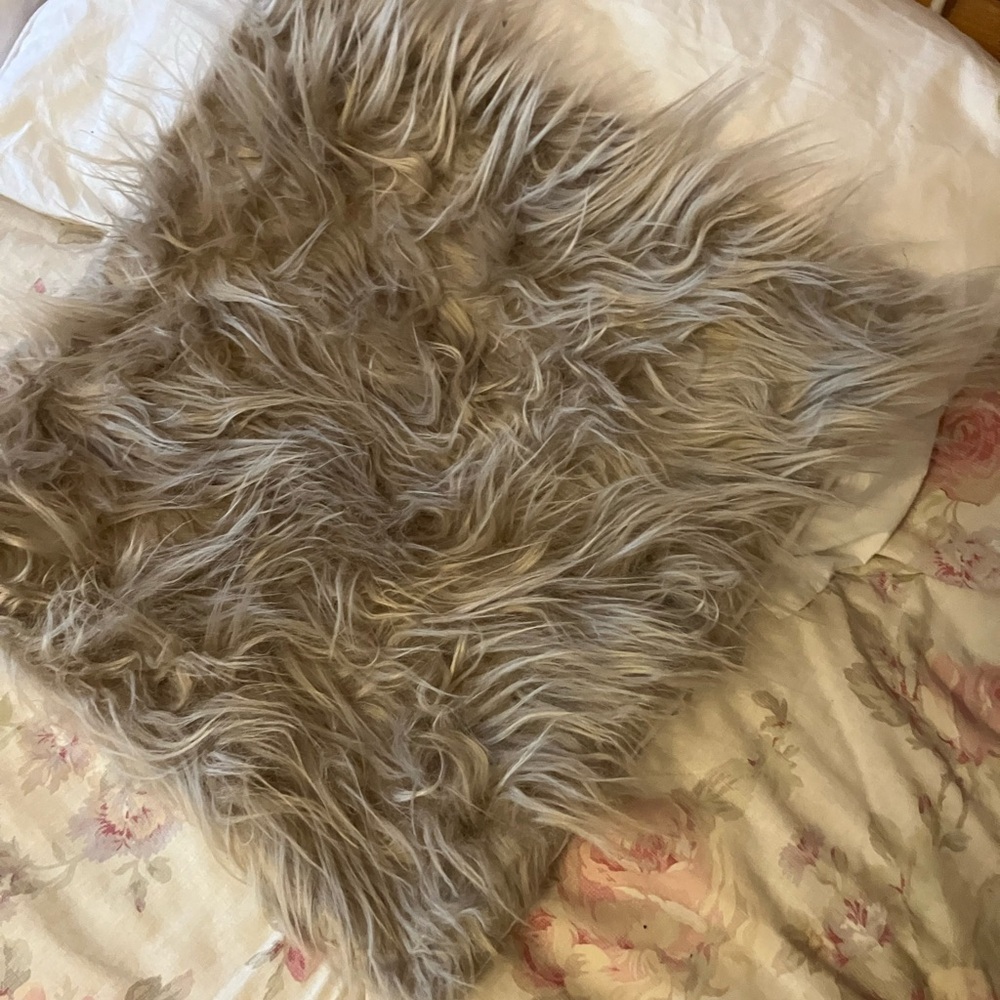 NWT faux fur pillow sham by Cheveux Design18 x 18”